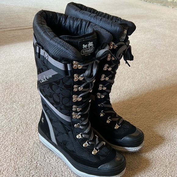 Coach Lace Up Winter / Snow Boots - Size 7.5